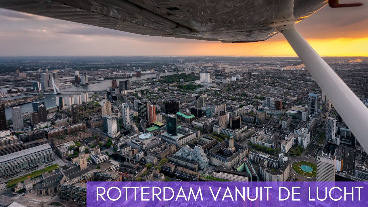 Het VLIEGTUIG in om vanuit de LUCHT skyline fotos van ROTTERDAM te maken [#1]