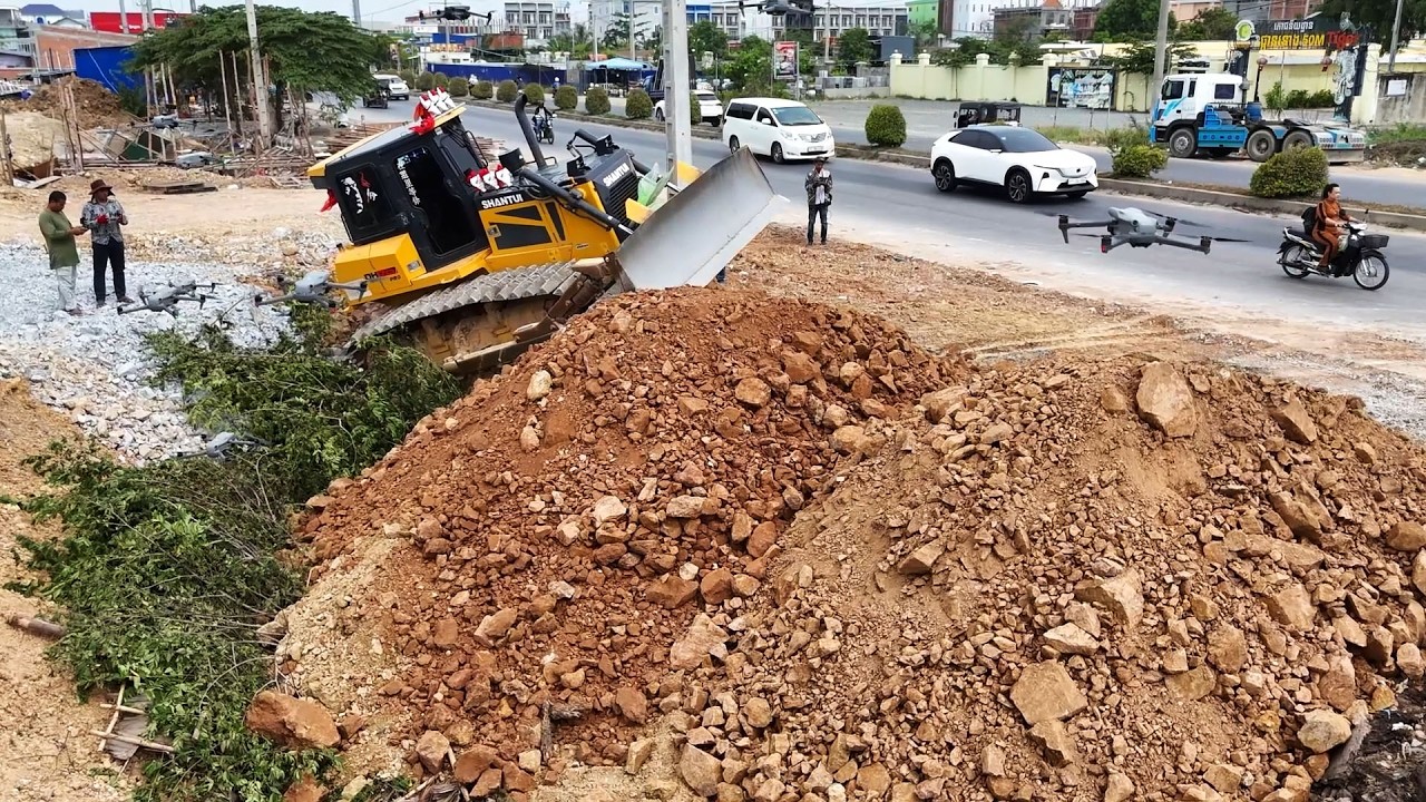 WoW Incredible!! Powerful Bulldozer SHANTUI C3 And 24Ton Dump Trucks Moving stone and soil.