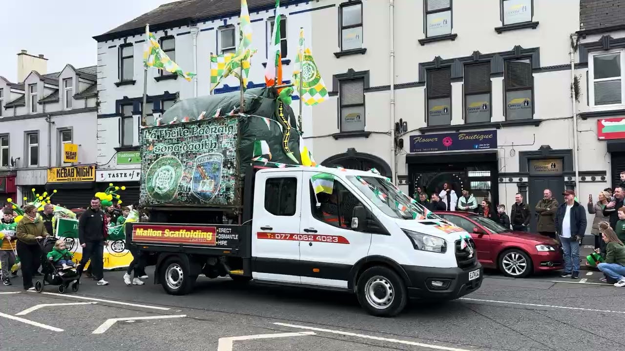 St. PATRICK's DAY PARADE in LURGAN TOWN in Northern Ireland☘️4K (60fps)