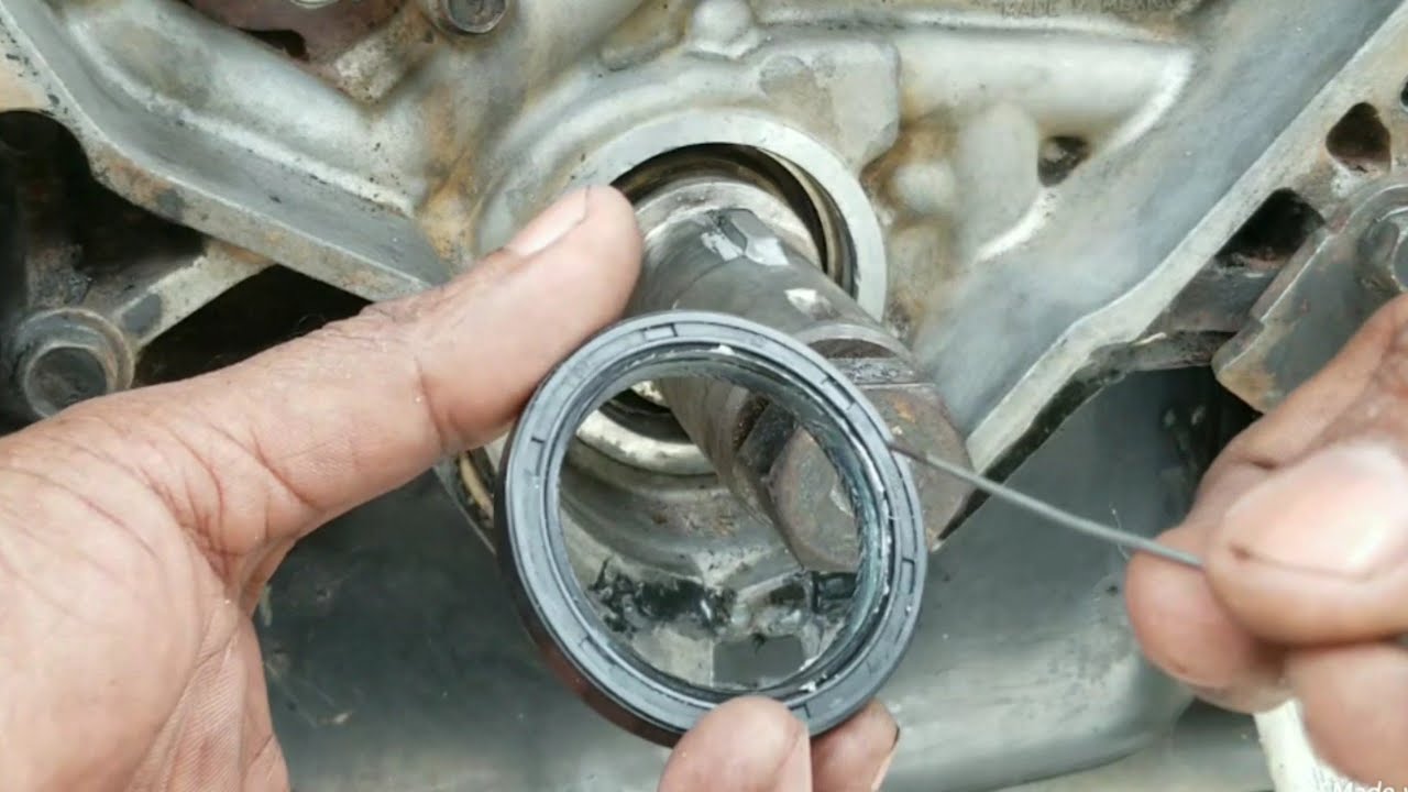 How to(DIY) change Georotor Oil Pump Crankshaft oil Seal, Nissan Vg33e/Vg30e. Part 8/9