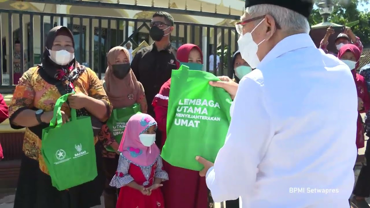 Pemberian Bantuan kepada Warga Lumajang