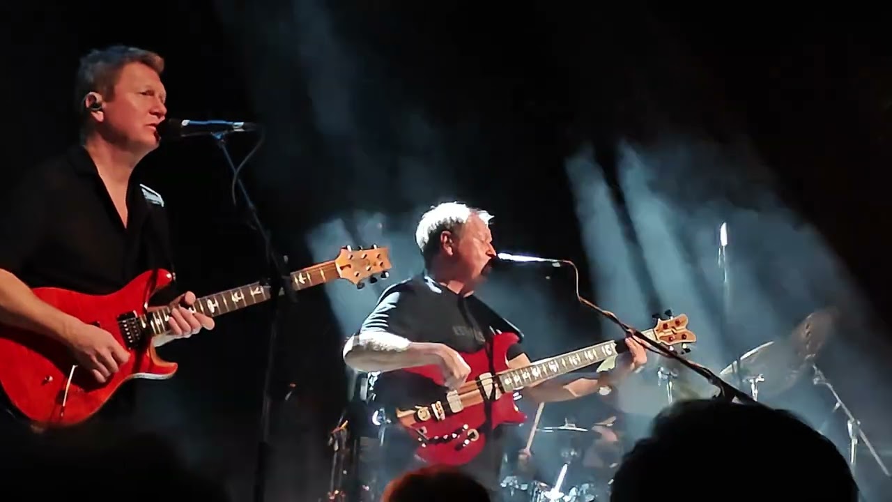 Level 42  Good man in a storm  live Enschede  1.11.2025
