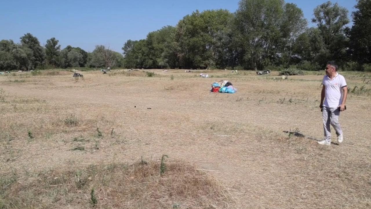 Pieve del Cairo, dopo il rave party sulla riva del Po restano i rifiuti