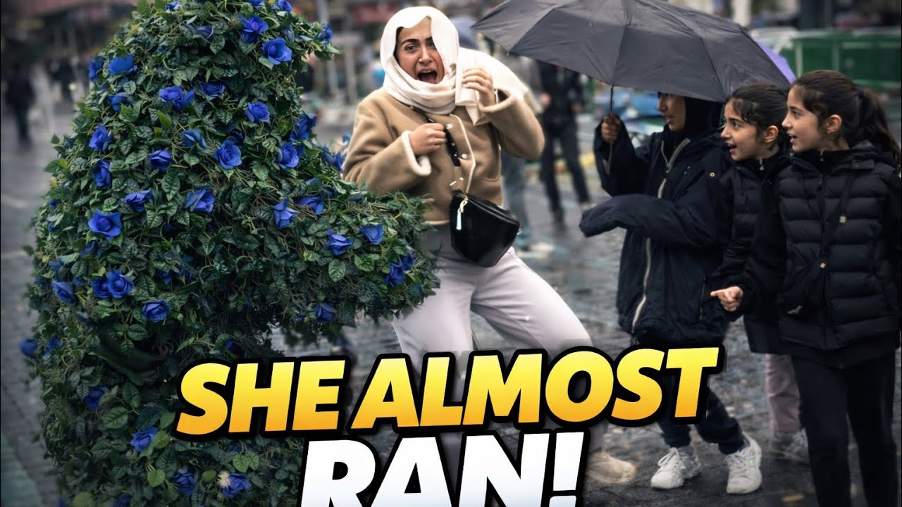 Розыгрыш с бушменом: этот куст терпеливо ждал 🌿😂 #уморительно #смешно #розыгрышсбушменом