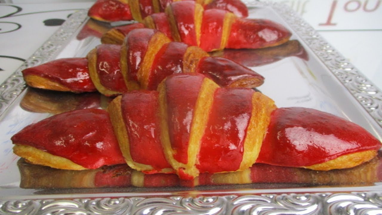 Comment faire des croissants bicolores à la confiture de fraise? CROISSANT MAISON #croissant coloré