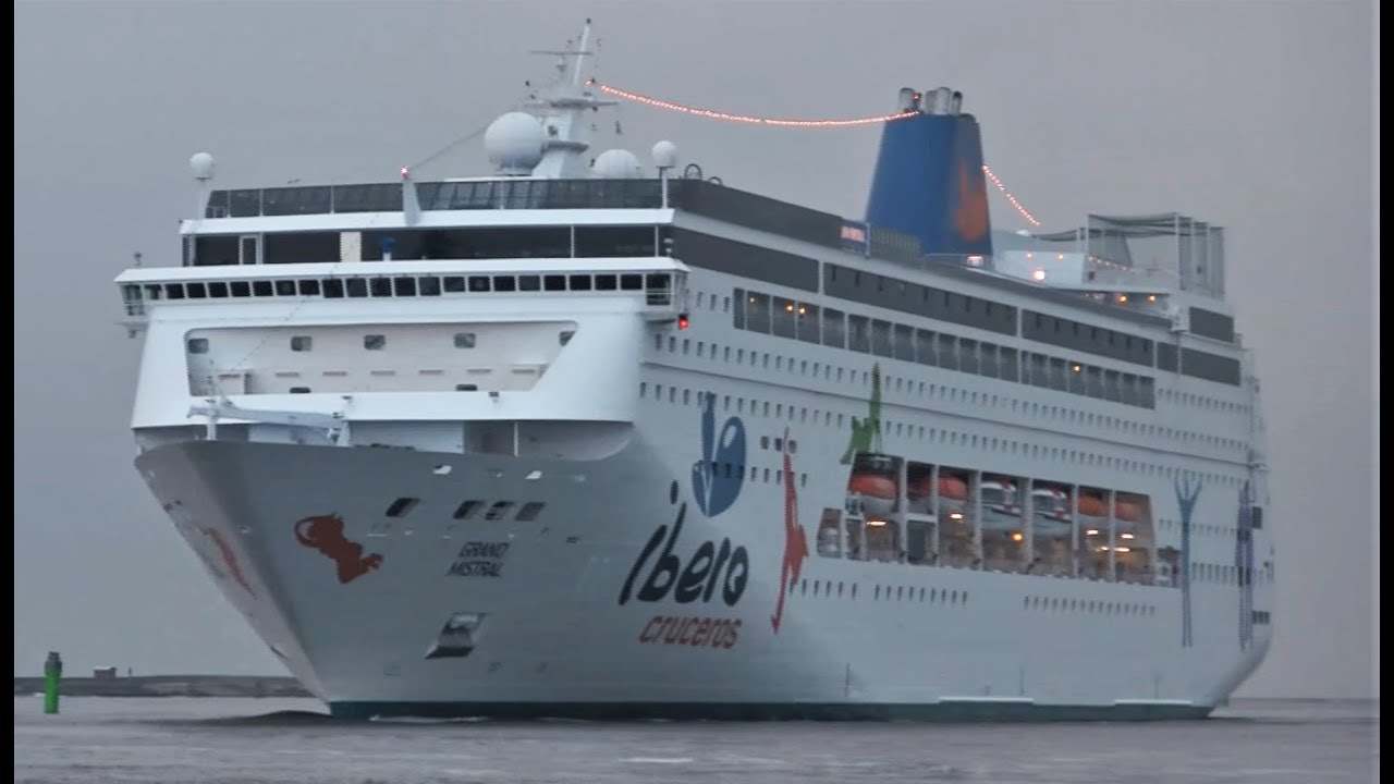 Arcadia, Eurodam und Grand Mistral ( ab 3:04 min, jetzt AIDAmira ) zusammen in Rostock Warnemünde