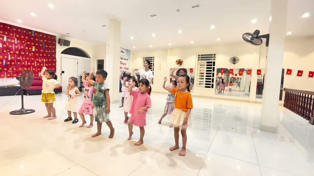 ẾCH NGOÀI ĐÁY GIẾNG | BẢN KIDS 4-6t | PHƯƠNG MỸ CHI | DANCE HANA