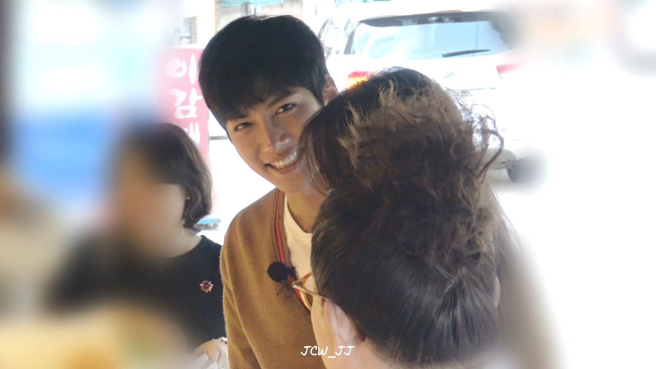 160920 지창욱 tvN 택시 촬영중 고로케 오물오물