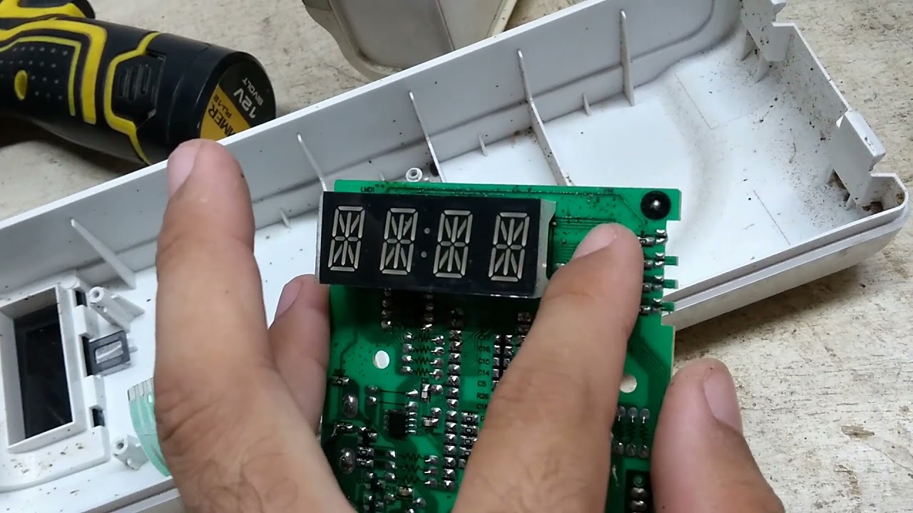 Microondas Electrolux MEG41 Não inicia falta caracteres no display e a culpa e das baratinhas