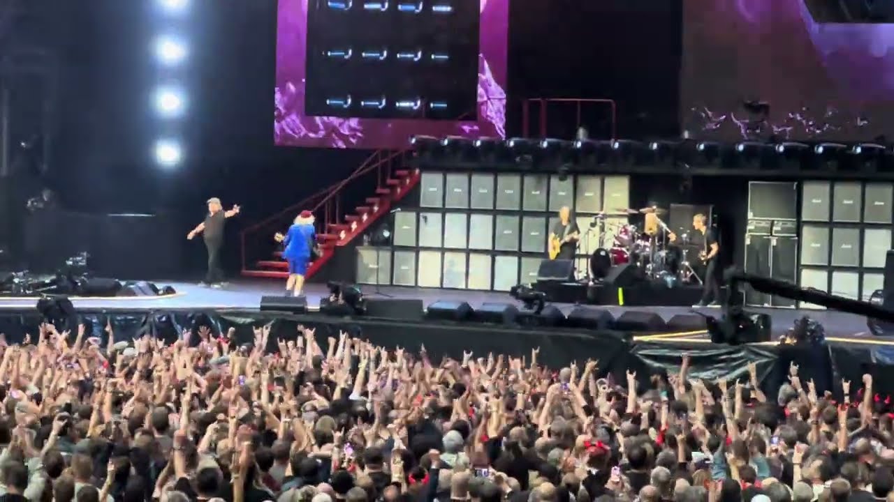 AC/DC - Live Wembley London 2024 - Thunderstruck