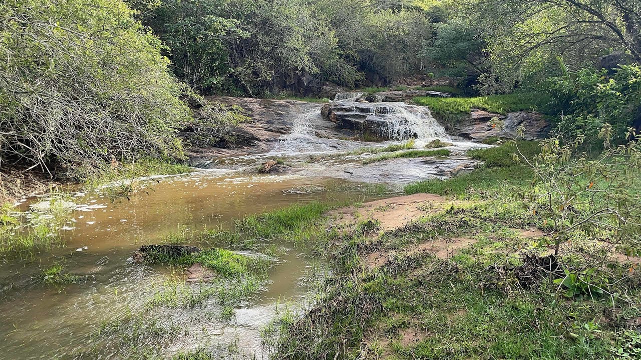 Cachoeira na caatinga (Poções-BA)