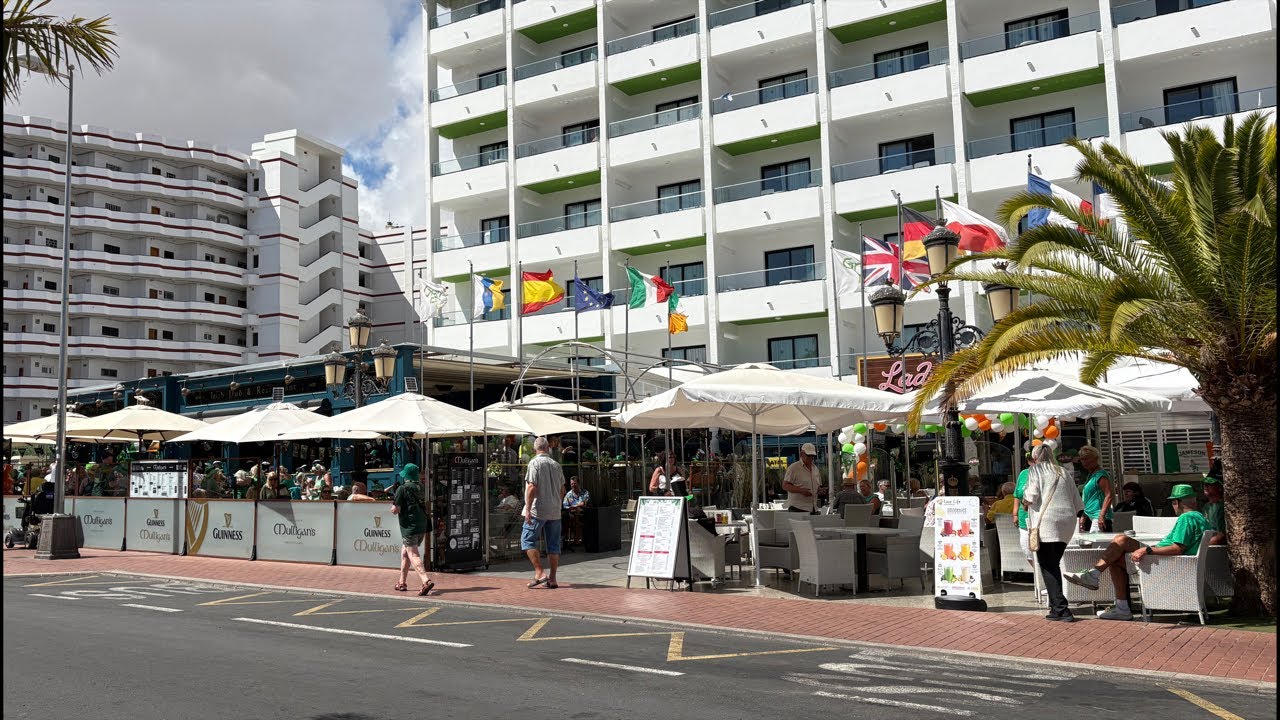 🔵Live Gran Canaria - Playa del Inglés. Strong Winds are NO Problem for Tourists. March 17, 2026