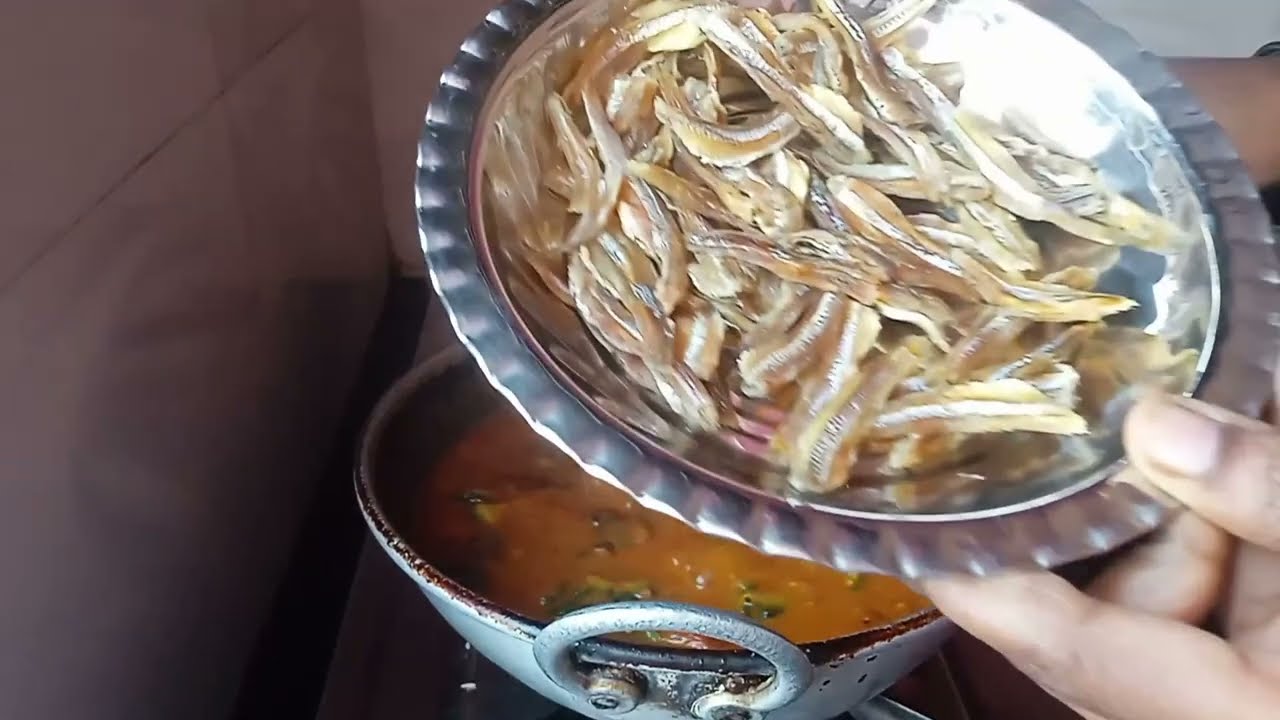 சுவையான நெத்திலி கருவாட்டு குழம்பு ஒரு முறை இப்படி செஞ்சு பாருங்கள்@MazhilManam 