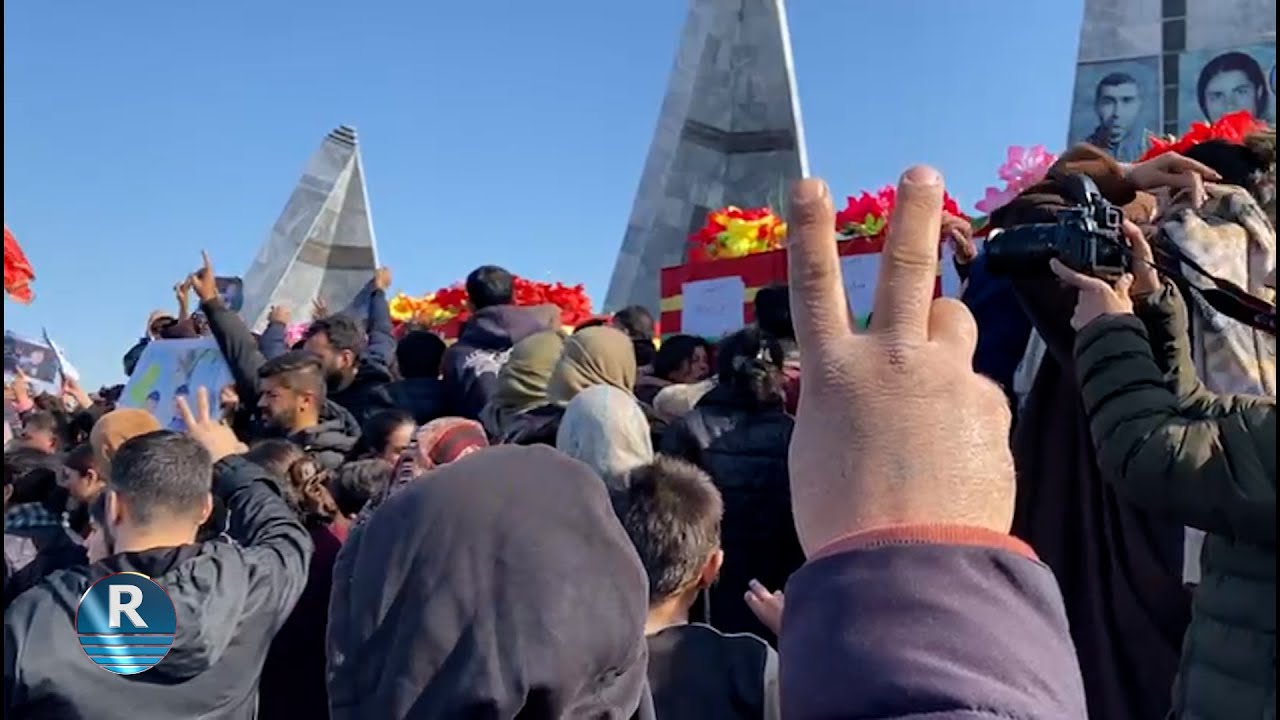الآلاف من أهالي كوباني يشيعون 16 شهيدا إلى مثواهم الأخير في مزار الشهيدة دجلة