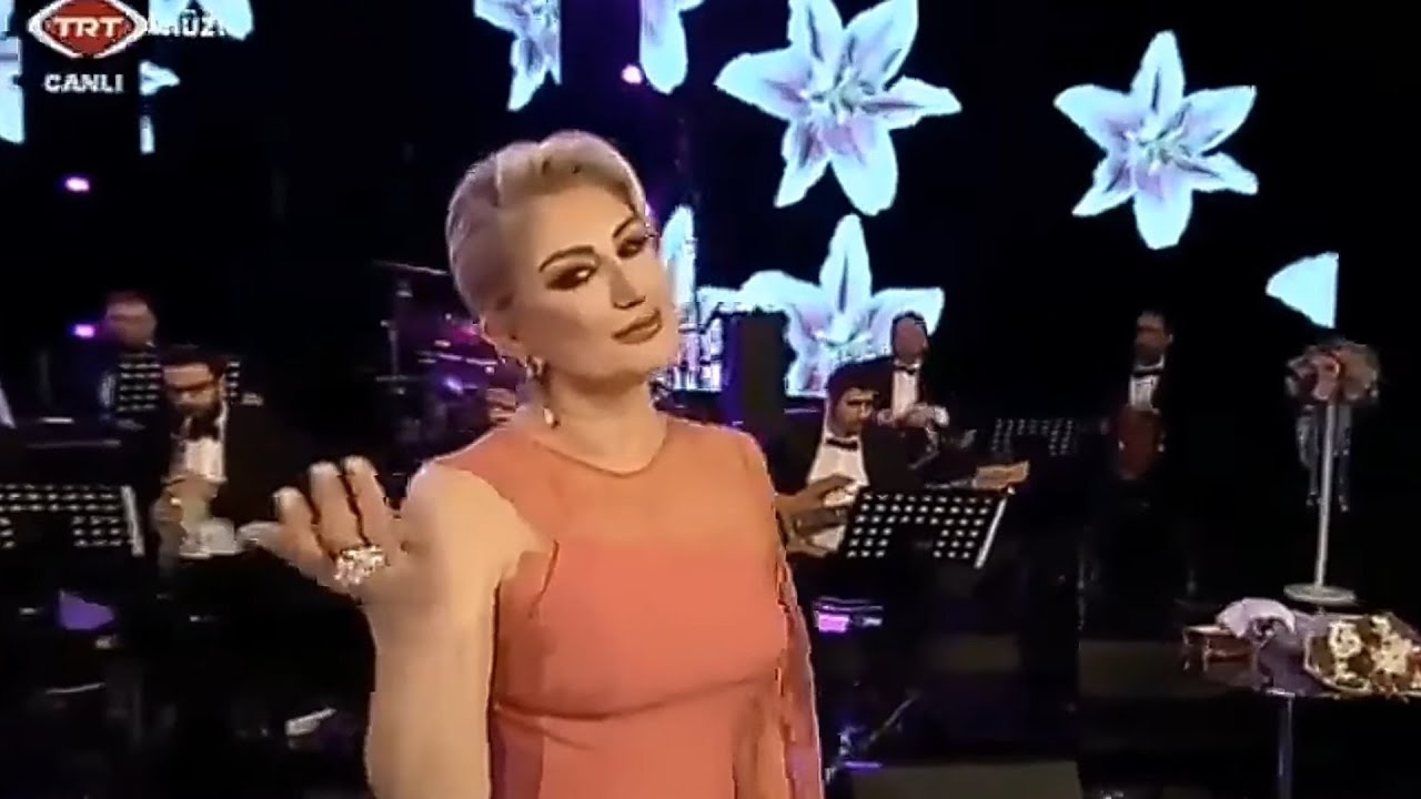 Muazzez Ersoy - O Beni Bir Bahar Akşamı Terk Edip Gitti (CANLI)