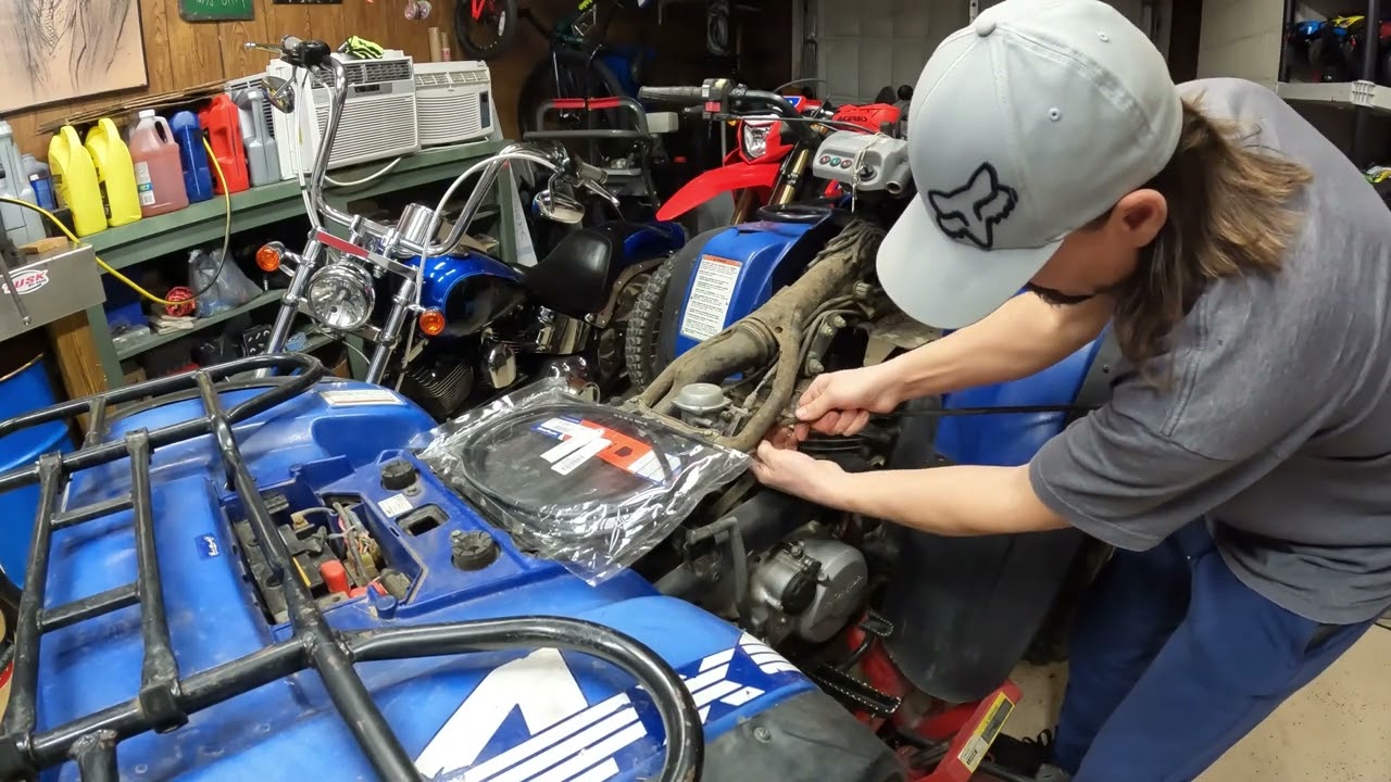 Как заменить задние тормоза на квадроциклах Honda - 1990 Fourtrax 300 4x4 Часть 3 ВСЕ ГОТОВО!