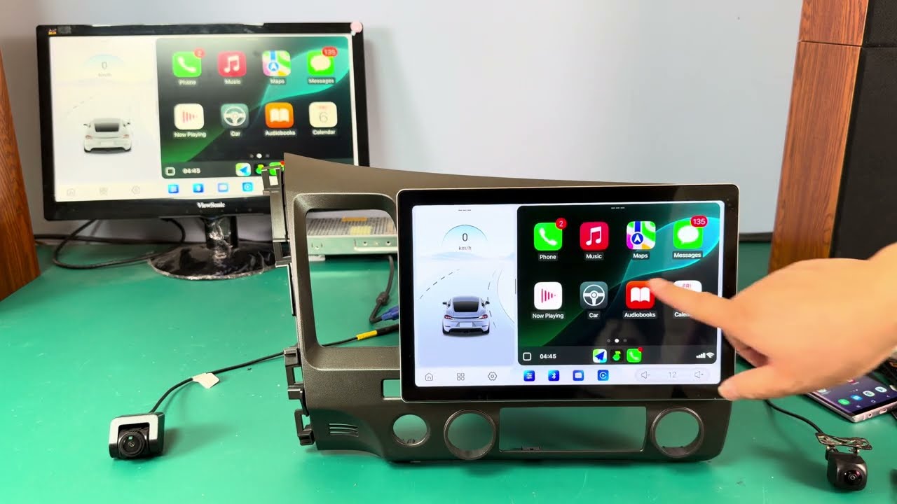 Honda Civic 2006-2011 (LHD) с 11,5-дюймовым плавающим дисплеем и Android-магнитолой JOYING QLED.