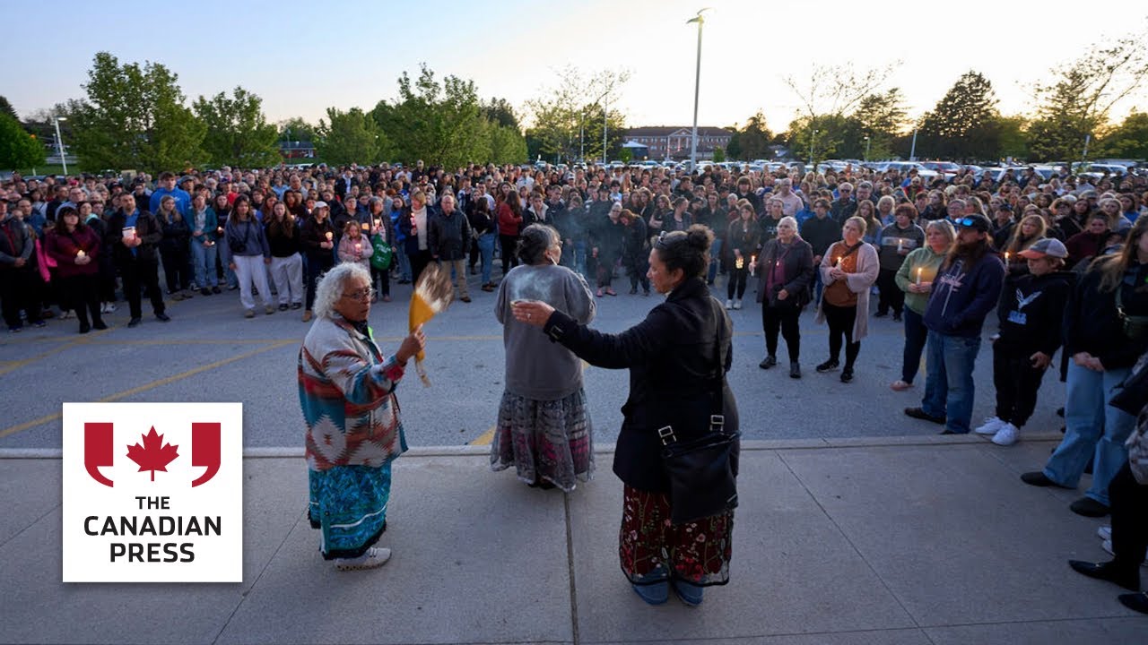 Hundreds attend vigil for Walkerton students, teacher killed in collision