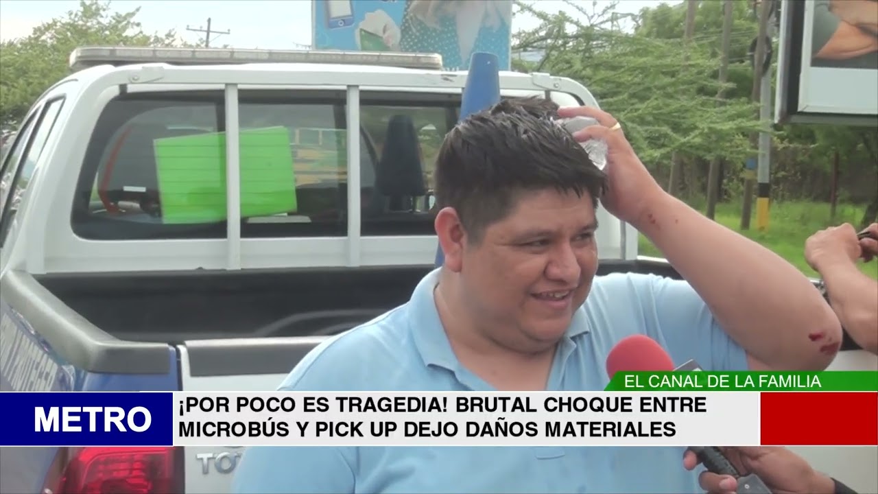 ¡POR POCO ES TRAGEDIA! BRUTAL CHOQUE ENTRE MICROBÚS Y PICK UP DEJO DAÑOS MATERIALES
