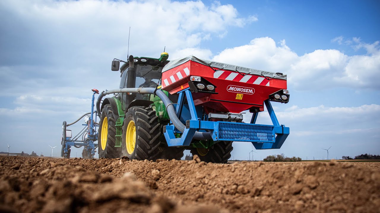 JOHN DEERE 6155R AUX SEMIS DE MAÏS EN BEAUCE ! 🦌🚜