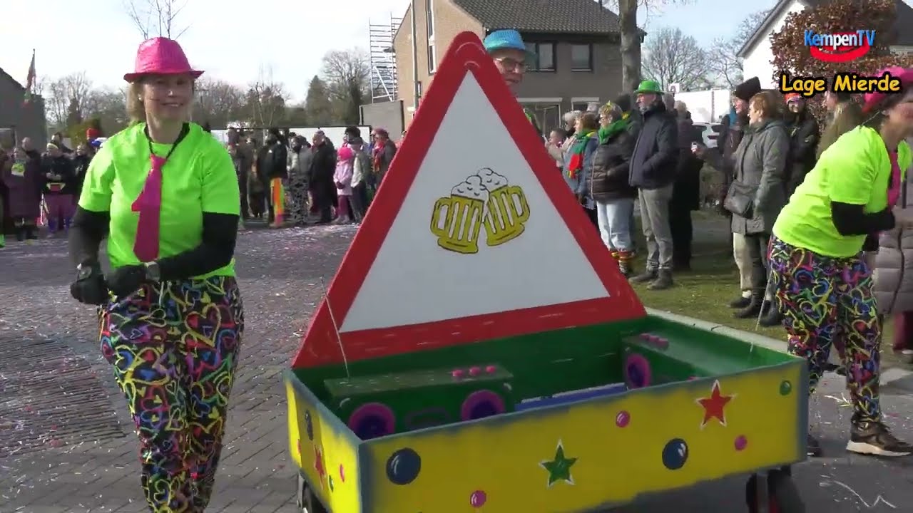 Carnavalsoptocht in het Peperbussenrijk Lage Mierde