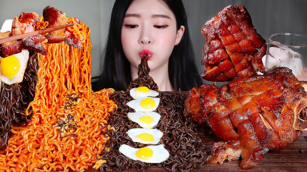 ASMR MUKBANG | Лапша из огненной курицы 🌶 Лапша с призрачным перцем! Жареные свиные ножки барбекю ★