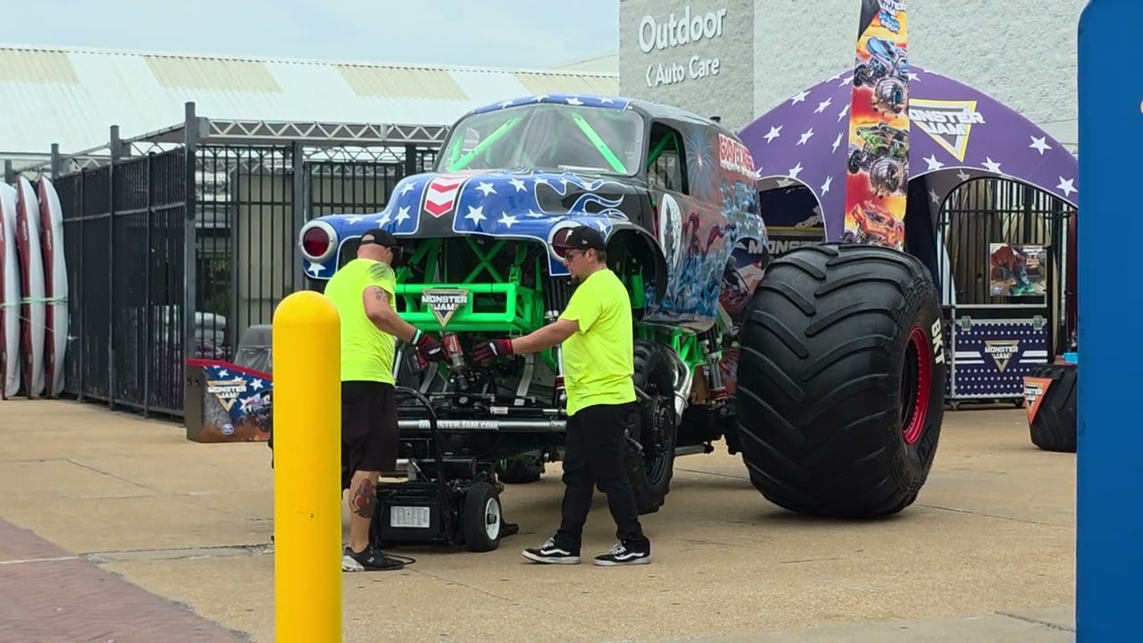 Monster Jam Road Trip 2025 - Grave Digger Stars  & Stripes