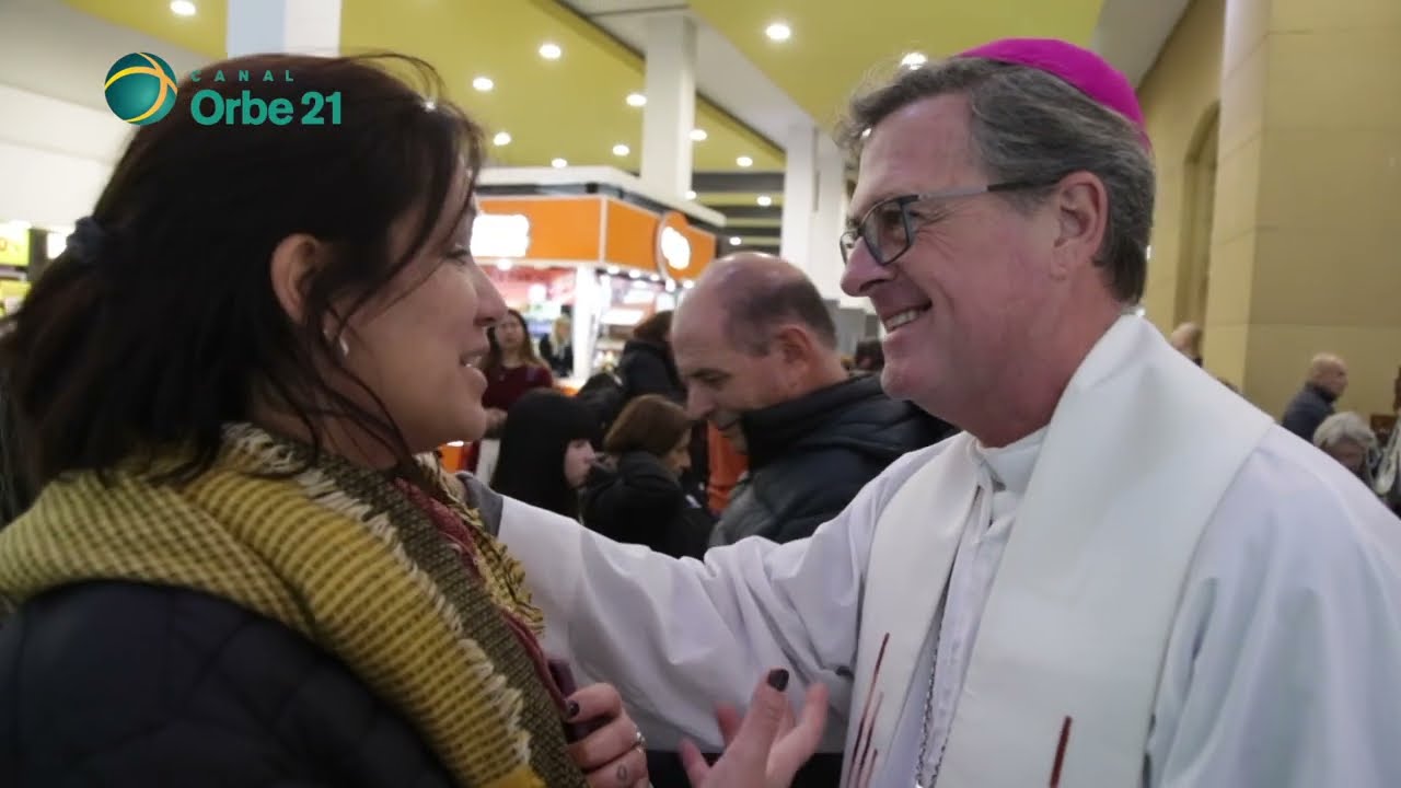 Misión de Mons. García Cuerva en la Estacion de Trenes de Once