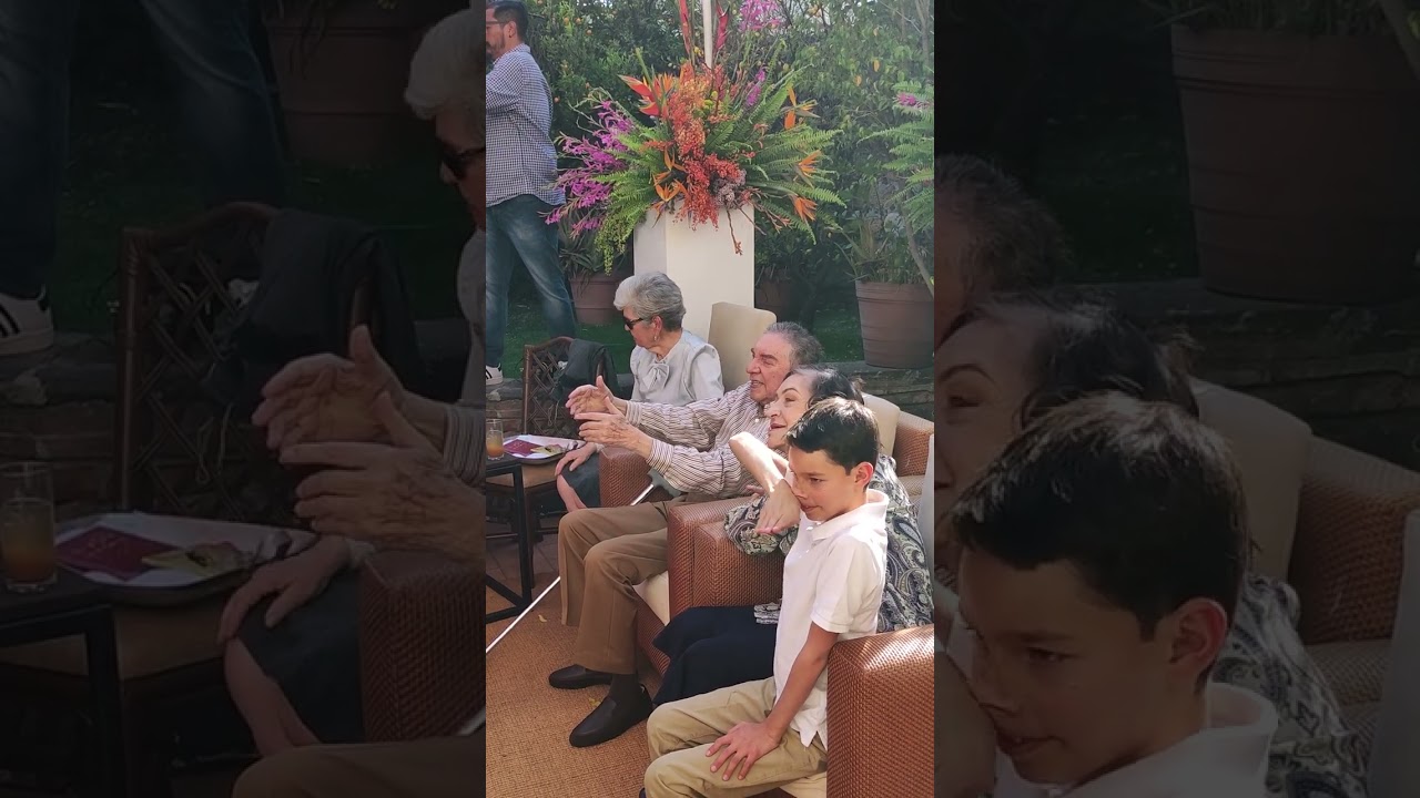 DANNY RIVERA CANTANDOLE A DON MARCO ANTONIO MUÑIZ.