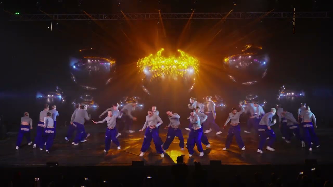 Aux Crew | Show by Auste ir Max Stroff | SMART Christmas 2025