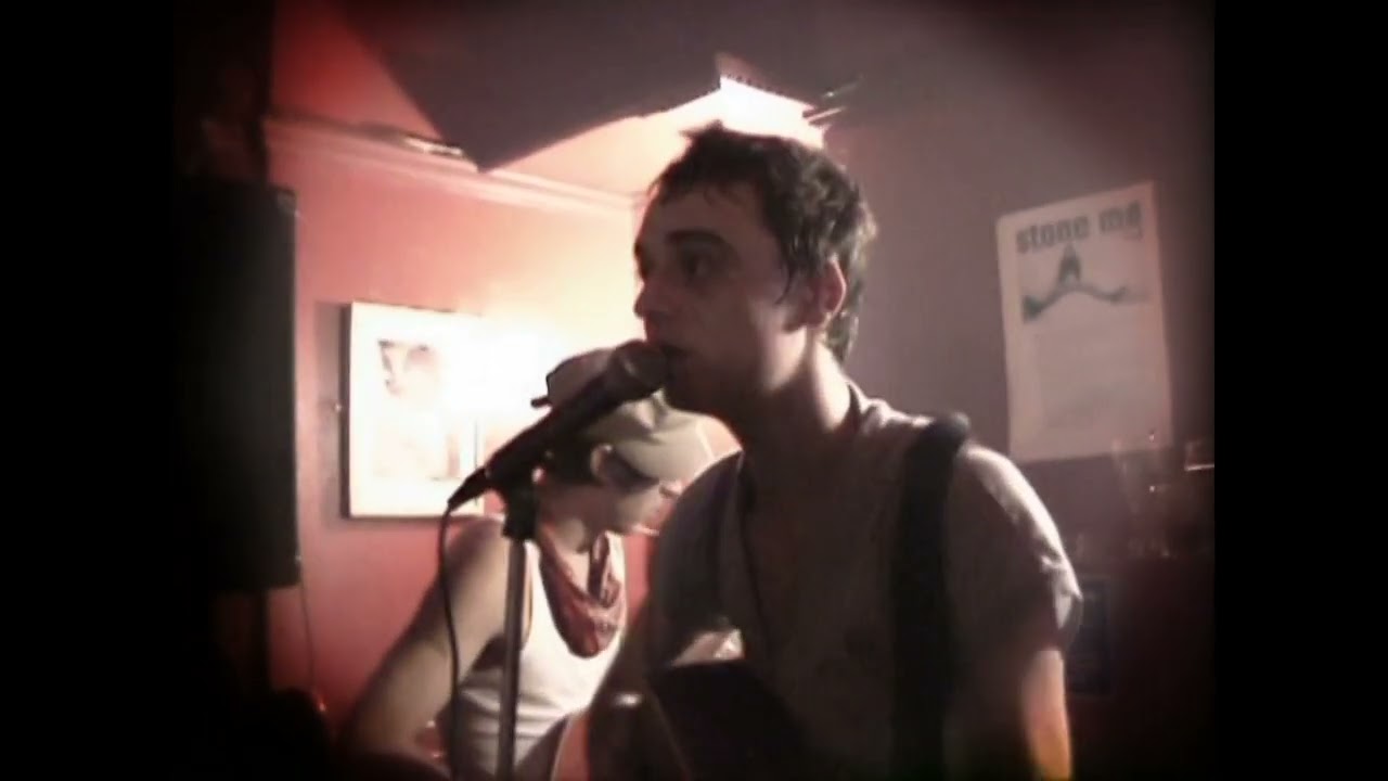 Don't look back into the sun and humming other songs THE LIBERTINES  Boys in the Band DVD. Movie 2