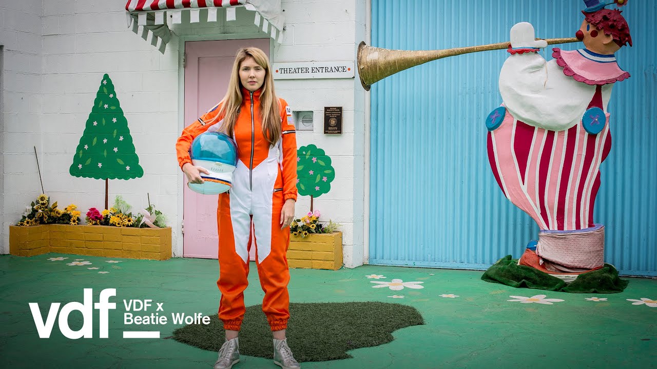 Документальный фильм Бити Вулф «Апельсиновый сок для ушей» | Фестиваль виртуального дизайна | Dezeen