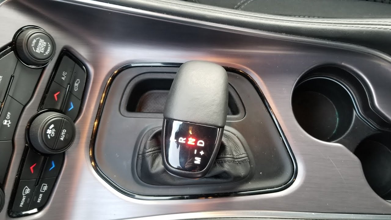 Как вручную перевести Dodge Challenger 2015-2019 годов в нейтральное положение и снять блокировку...
