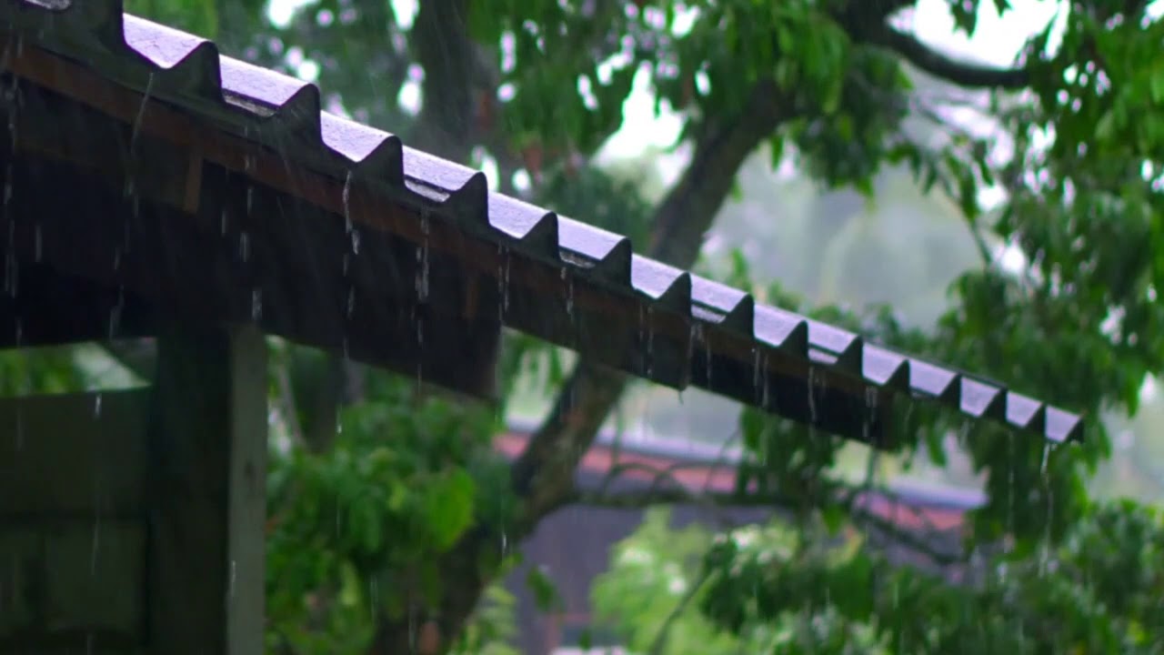 Sonido de Lluvia relajante cayendo en Techo de Metal con truenos Relajarse y Dormir profundamente