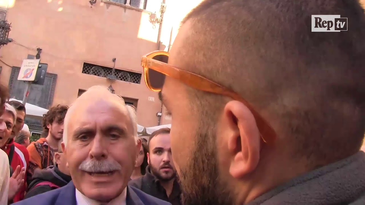Montecitorio, sputi al cameraman. Pappalardo: ''Paura di essere spiati dalla polizia politica''