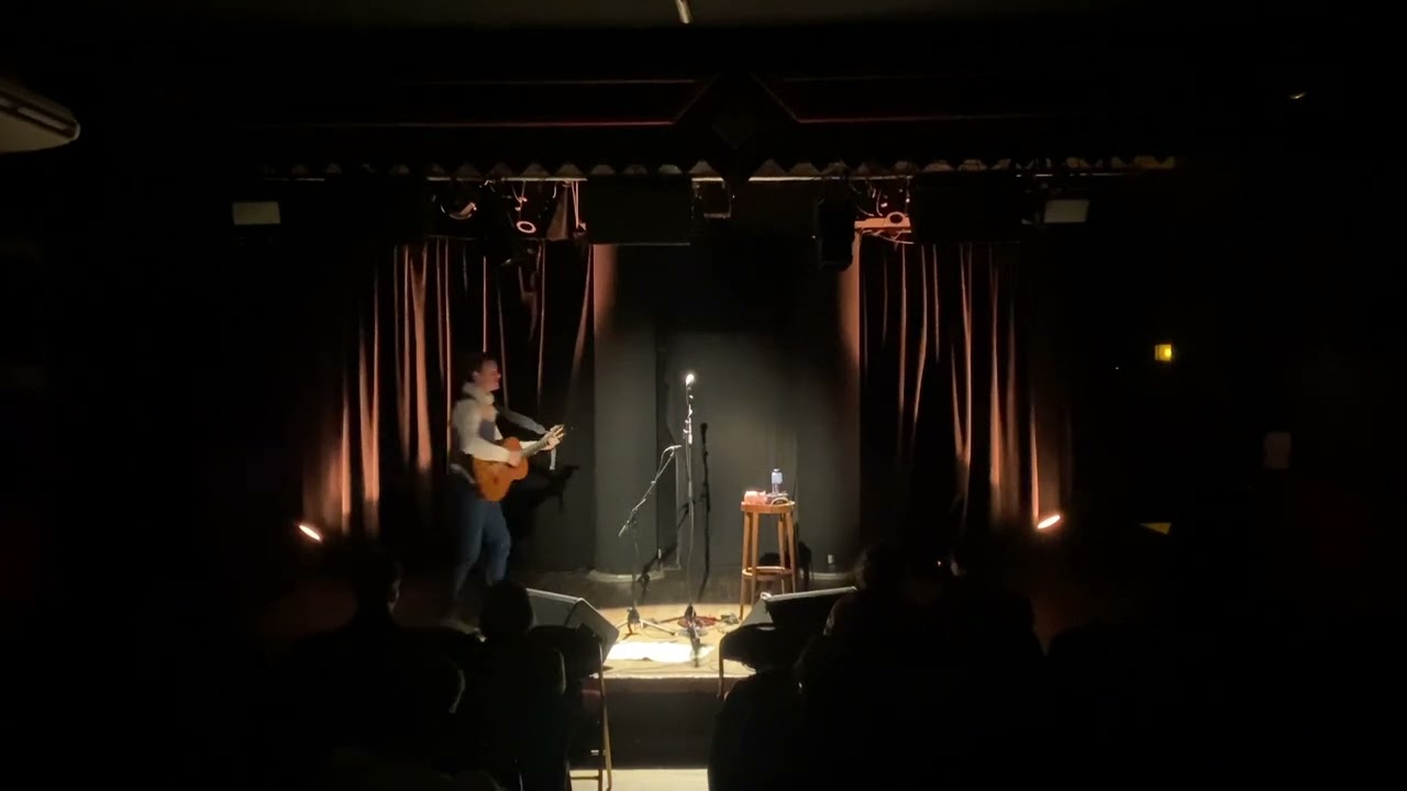 Paugam au Bijou tropicalise Brassens - Les Ricochets -