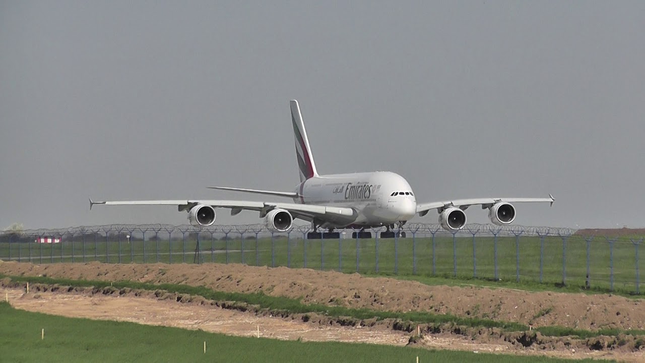 A380 SUPERJUMBO take-off