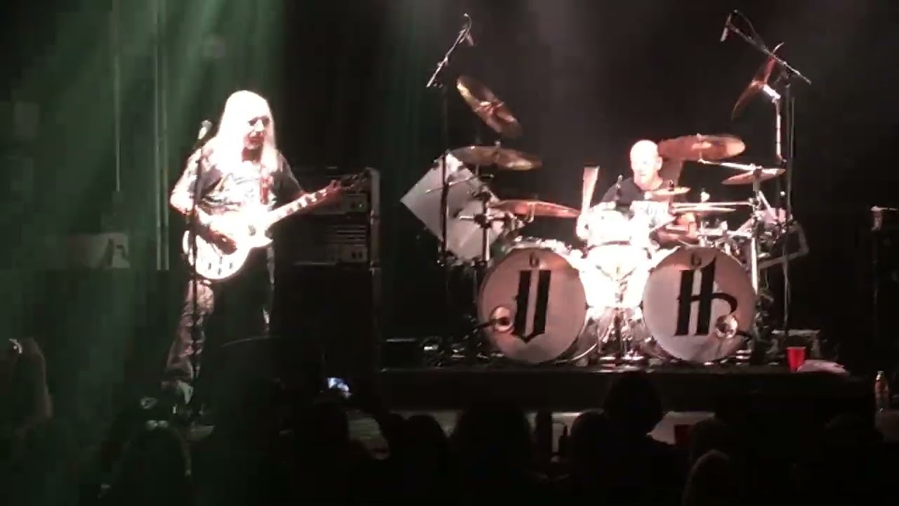 Uriah Heep - The Magician's Birthday   LIVE !!     (Mick Box solo!!!)
