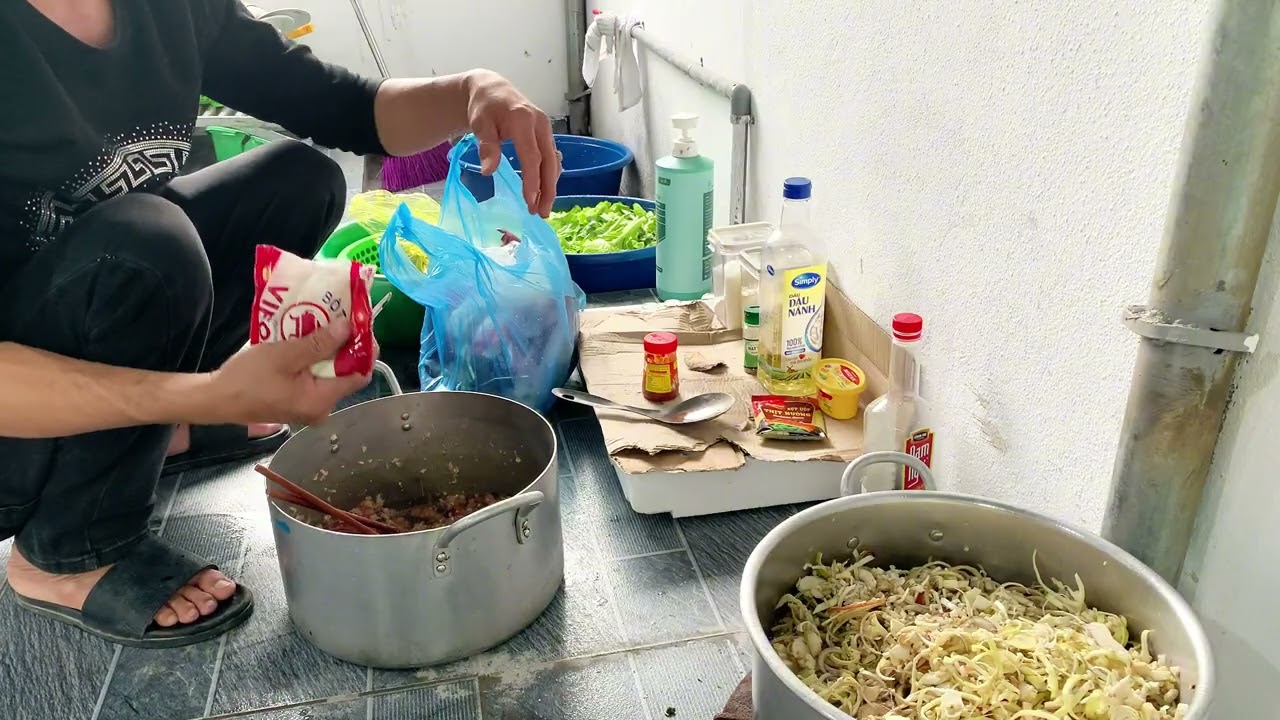 Gà úp đốt - lươn om hoa chuối