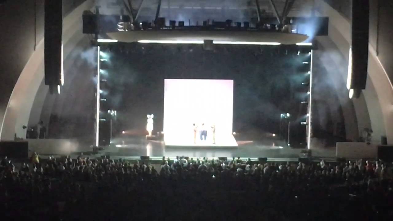 Sia performing 
