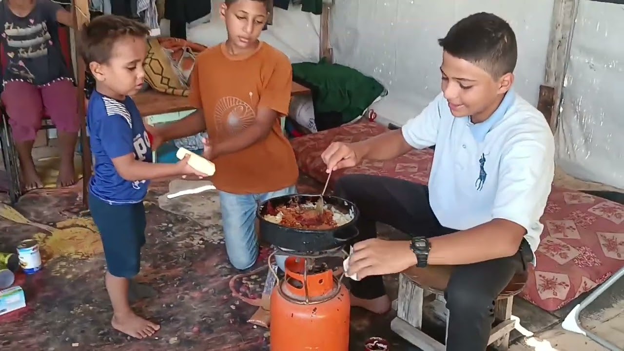 إلي بدو يتعلم طريقه البيتزا الفلسطينية الغزاوية على أصولها يشاهد الفيديو للاخر