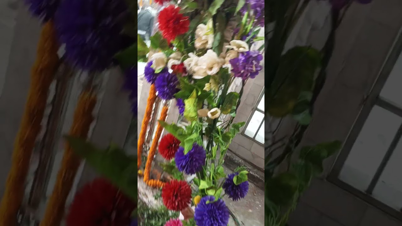 ফুলে সাজানো হায়দারির মাজার শরীফ