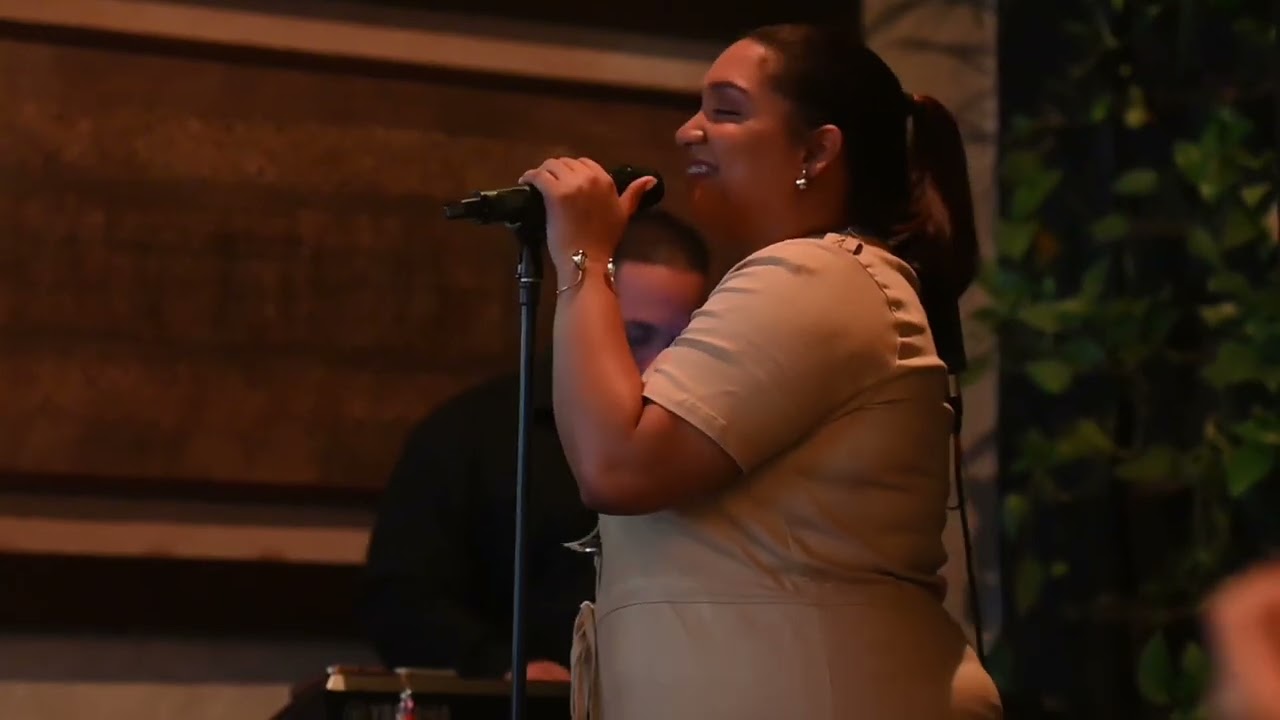 Nelly Bless- Huele a Peligro - Acoustic Version
