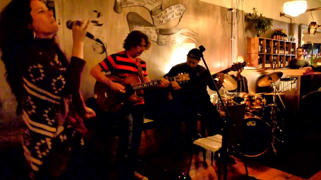 2Five9 Trio @ Verona Cafe - Feelin' Good feat Caitlin Smith