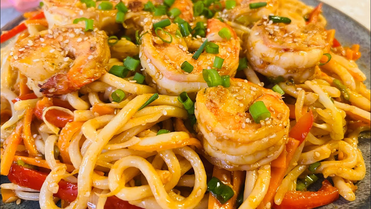 Recipe: Delicious udon noodles with shrimp and vegetables | Köstliche Udon-Nudeln mit Garnelen 