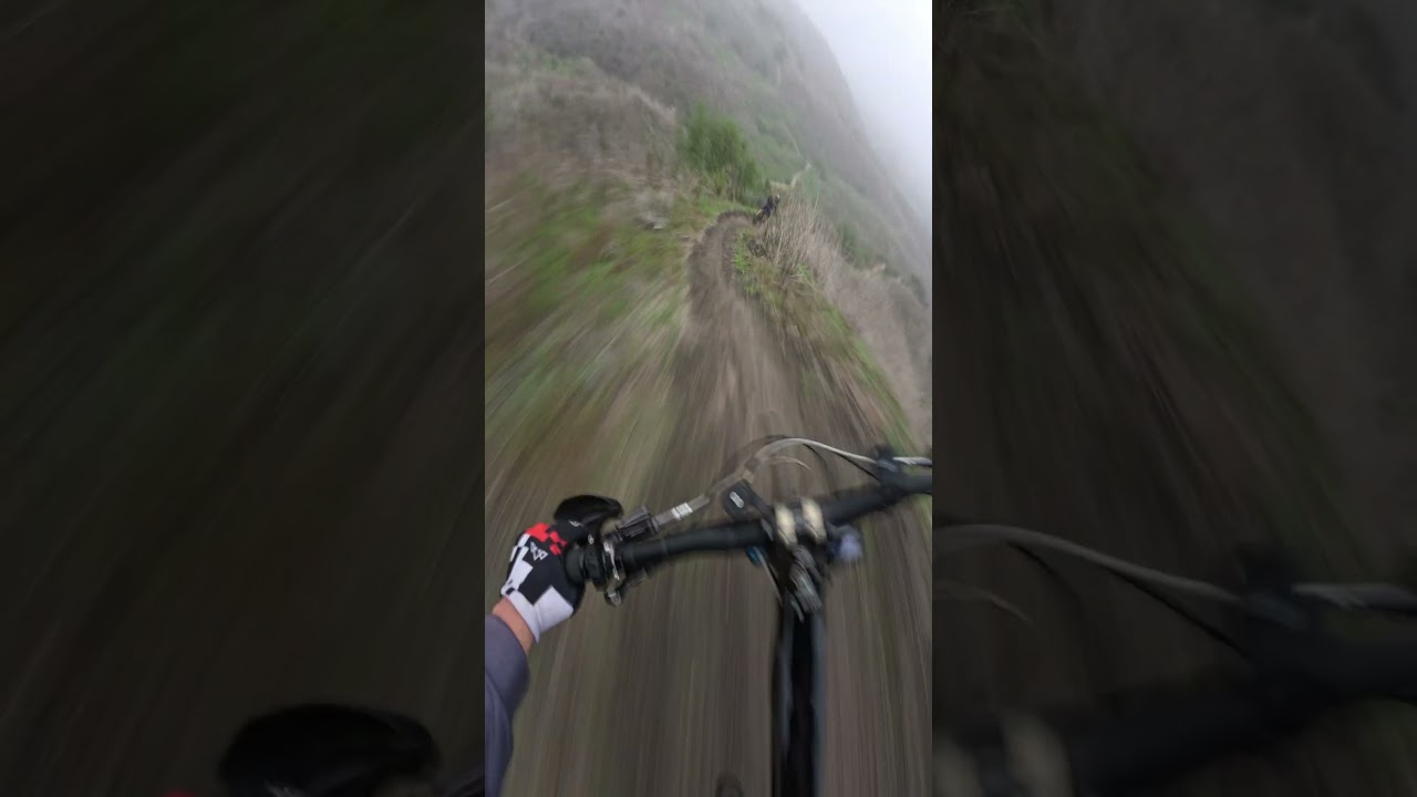 12 Steps/Valle Bravo. Follow cam by Ron. #jumpline #sanclemente #followcam #downhillmtb