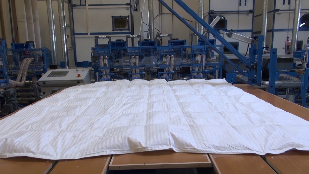 Automatic comforter filling machine