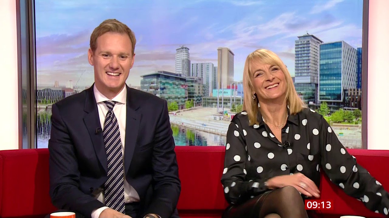 Louise Minchin - Short Tight Leather Skirt & Boots - 2 Dec 2019