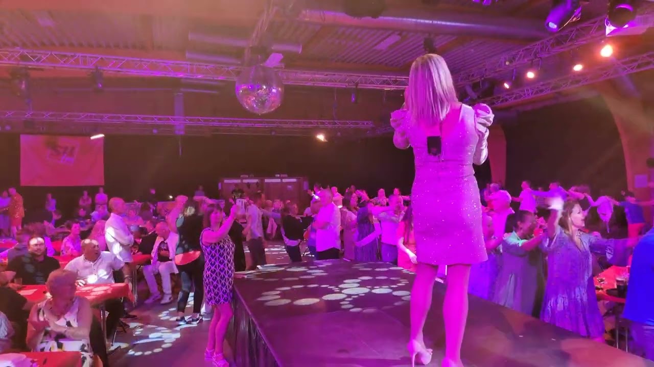 De Polonaise -  Laura Lynn -  Geraardsbergs Schlagerfestival - Hope For Children Event.