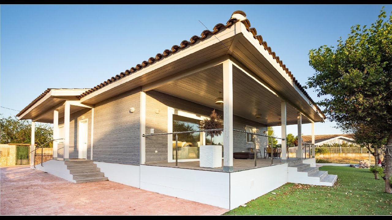 VIVIENDA DE MADERA CON PISCINA Y ACABADO EXTERIOR DE CANEXEL